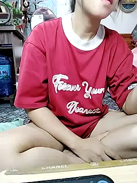 Snapshot of cream1299 chatting on May 9, 2026, 1:31 am cream1299 online show from May 9, 2026, 1:31 am