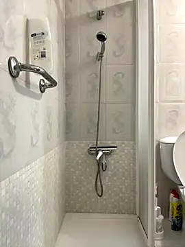 rafkiexh online show from September 18, 2025, 7:17 pm