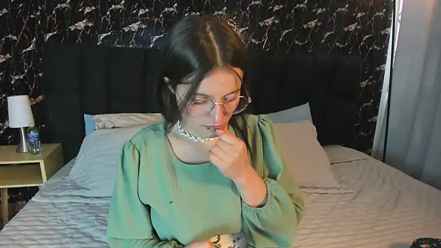 Elecktra sweet online show from October 18, 2025, 8:00 pm