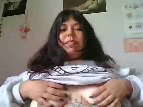 scarletttlove online show from June 13, 2026, 6:17 pm