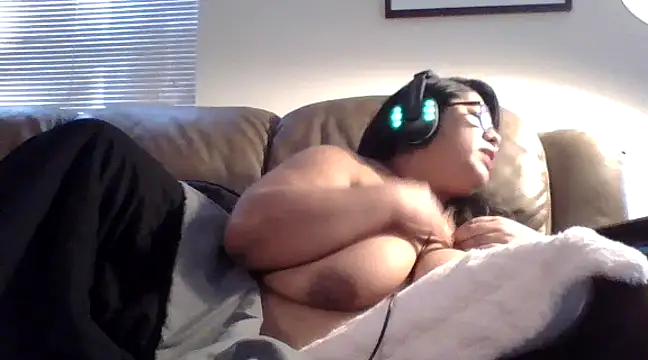 LillyStream30 online show from January 13, 2025, 4:51 pm