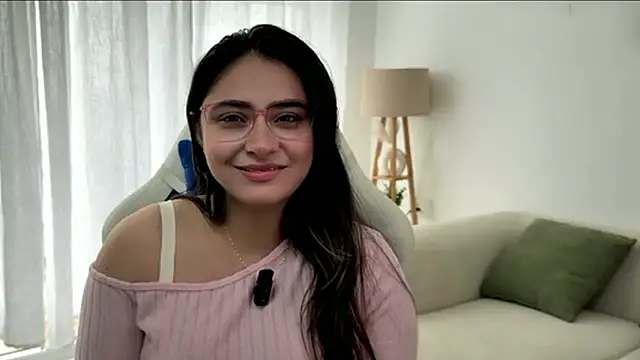 Snapshot of demieliss chatting on June 21, 2026, 6:52 am demieliss online show from June 21, 2026, 6:52 am