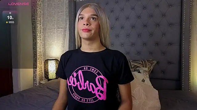 Snapshot of Shantal_Joness chatting on November 7, 2025, 9:08 pm Shantal Joness online show from November 7, 2025, 9:08 pm