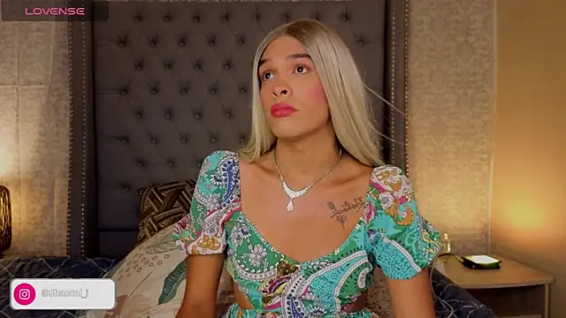 Snapshot of Shantal_Joness chatting on September 25, 2025, 2:06 am Shantal Joness online show from September 25, 2025, 2:06 am