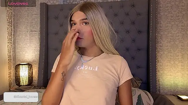 Snapshot of Shantal_Joness chatting on September 29, 2025, 9:09 pm Shantal Joness online show from September 29, 2025, 9:09 pm