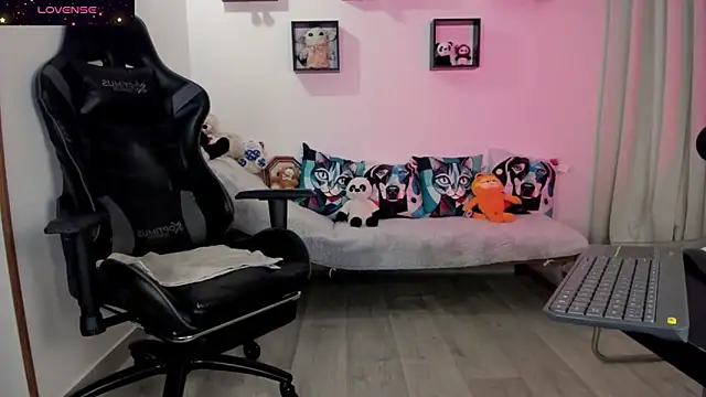 Biancastrongg online show from April 9, 2026, 6:19 am