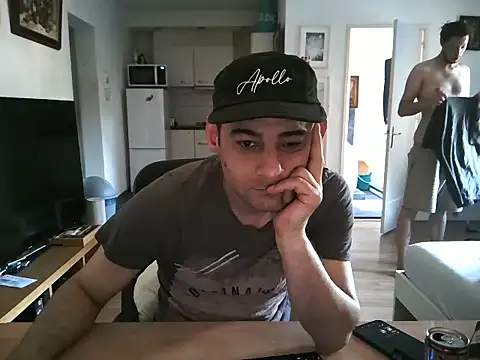 Snapshot of mihaimichael chatting on May 25, 2026, 11:31 am mihaimichael online show from May 25, 2026, 11:31 am