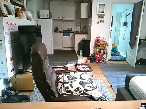 mihaimichael online show from October 28, 2025, 12:37 pm