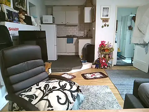 mihaimichael online show from October 29, 2025, 2:38 pm