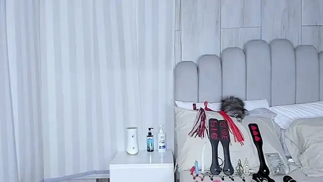 mileyerikson online show from September 26, 2025, 1:34 am