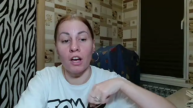 Snapshot of TherestlessKitty chatting on June 21, 2026, 10:15 pm TherestlessKitty online show from June 21, 2026, 10:15 pm