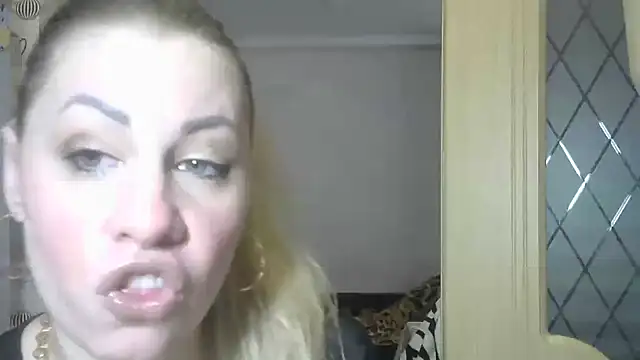 TherestlessKitty online show from March 17, 2025, 6:07 am