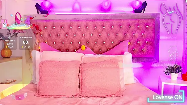 Tayzon Foxxx online show from November 10, 2025, 12:43 pm