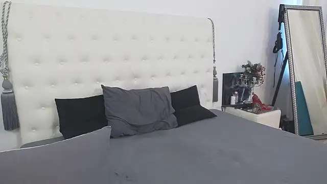 AlinaOnly online show from April 18, 2026, 10:50 am