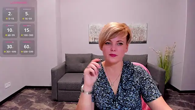 Julia Wilsone online show from March 12, 2025, 12:57 pm