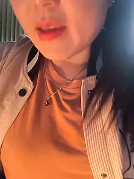 Snapshot of Sweetlove_77 chatting on December 23, 2025, 12:43 am Sweetlove 77 online show from December 23, 2025, 12:43 am