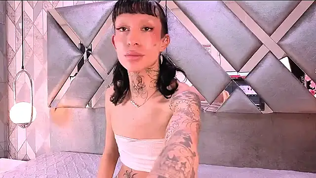 MadisonWood01 online show from April 9, 2026, 9:10 pm