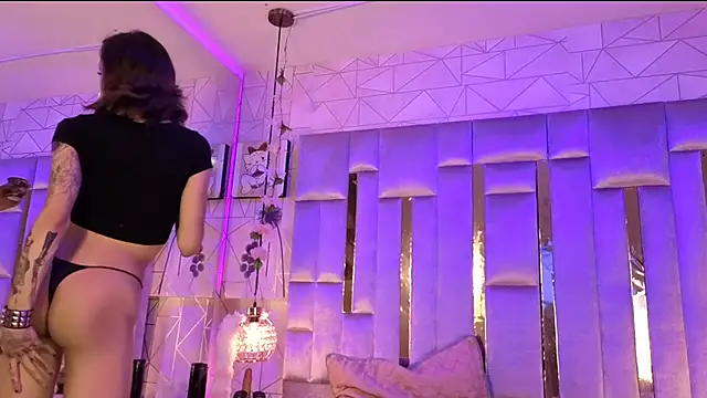 MadisonWood01 online show from October 13, 2025, 6:48 am