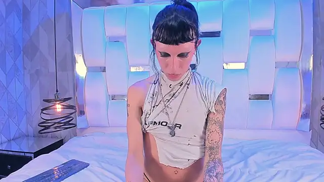 MadisonWood01 online show from February 13, 2026, 4:45 am