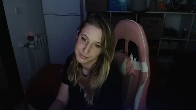 Snapshot of Pinkyladyxxx chatting on January 24, 2025, 8:22 pm Pinkyladyxxx online show from January 24, 2025, 8:22 pm