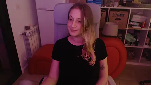 Snapshot of Pinkyladyxxx chatting on March 8, 2025, 4:56 am Pinkyladyxxx online show from March 8, 2025, 4:56 am