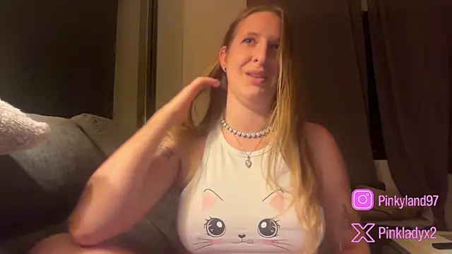 Snapshot of Pinkyladyxxx chatting on May 15, 2026, 11:14 pm Pinkyladyxxx online show from May 15, 2026, 11:14 pm