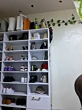 jeyberrie online show from April 18, 2026, 2:08 pm