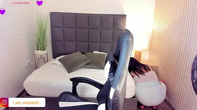 nicky peyton online show from February 19, 2025, 2:44 am