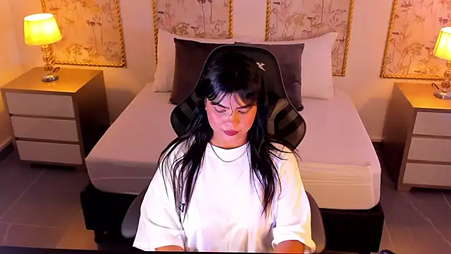 nicky peyton online show from September 23, 2025, 2:40 am