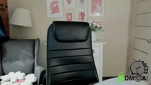 Alina Mills online show from October 3, 2025, 9:44 am