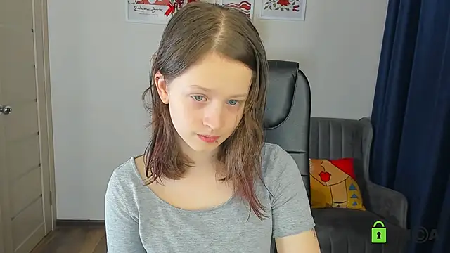 Snapshot of Alina_Mills chatting on June 12, 2026, 10:35 am Alina Mills online show from June 12, 2026, 10:35 am