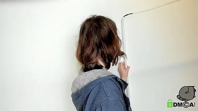 Alina Mills online show from September 28, 2025, 9:38 am