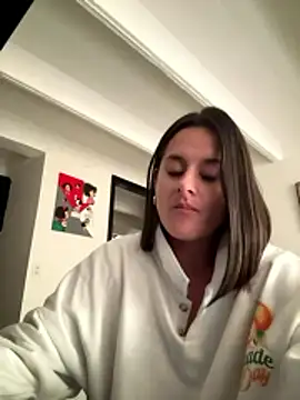 Alice milf  online show from January 15, 2026, 4:32 pm