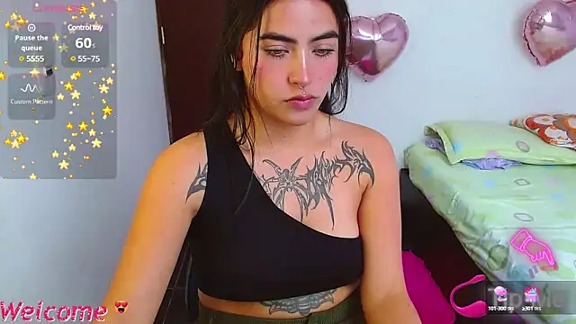  luna torres online show from December 7, 2024, 9:50 pm