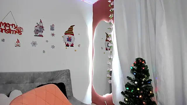 melody cute10 online show from December 15, 2025, 2:12 pm