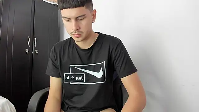 Snapshot of SonSett chatting on October 18, 2025, 2:30 pm SonSett online show from October 18, 2025, 2:30 pm