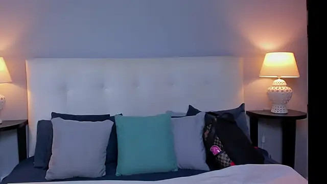 SaraaJhonsonn online show from March 5, 2025, 3:29 pm