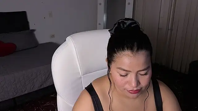 loly marce online show from February 12, 2026, 8:08 pm