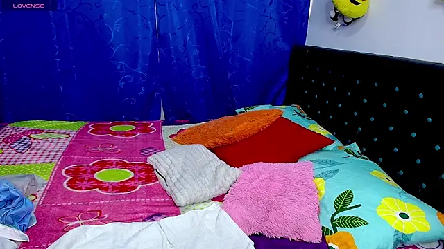 Melikasweetz online show from April 14, 2026, 5:51 pm