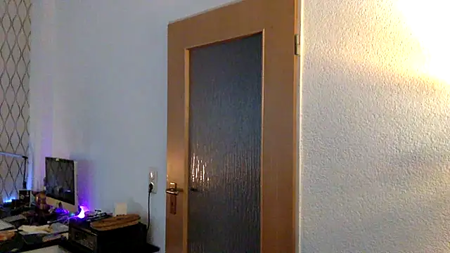 tomz0819 online show from March 15, 2025, 3:37 pm