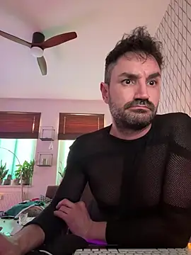 tomz0819 online show from March 8, 2025, 8:33 am