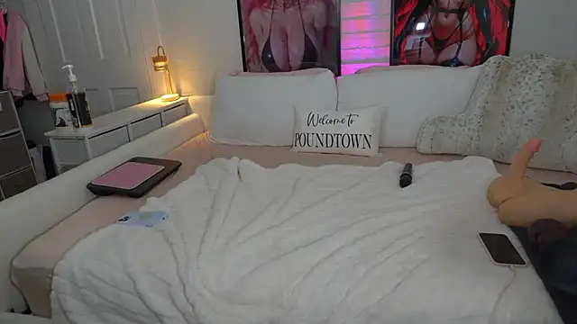 emmagray001 online show from October 9, 2025, 12:00 am