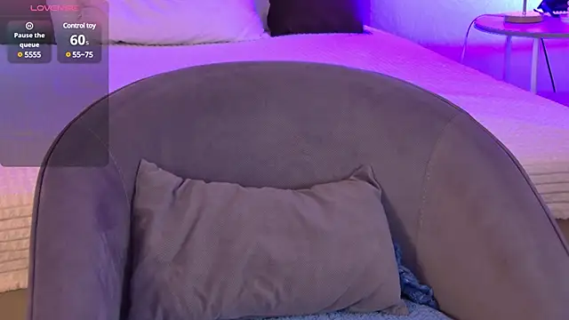 MiaBecky online show from March 23, 2025, 5:21 am