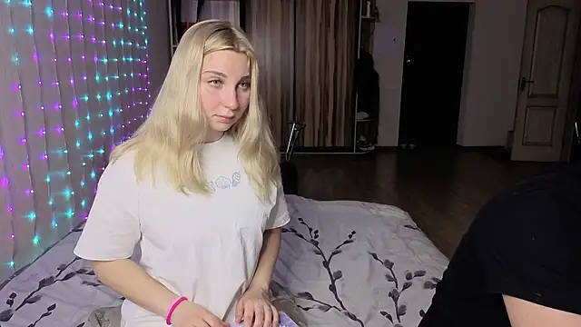 llolilove online show from April 1, 2026, 9:01 pm