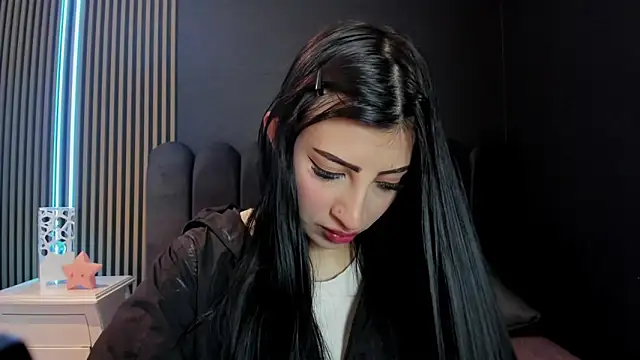Nicolette ks  online show from May 12, 2026, 4:42 am