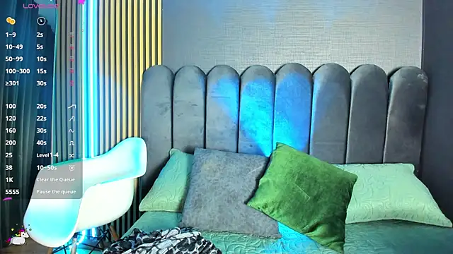 Nicolette ks  online show from December 5, 2025, 3:49 am