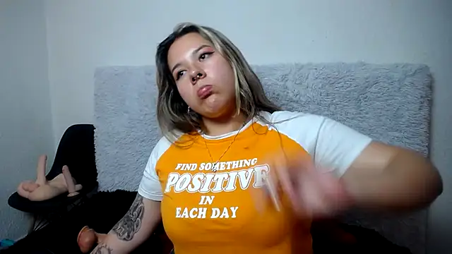 LinaBrowm online show from March 5, 2025, 2:14 am