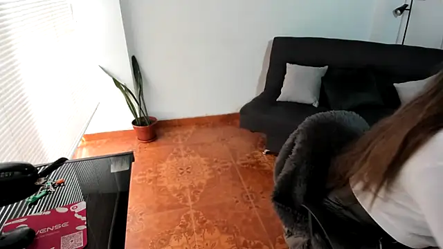 LinaBrowm online show from September 25, 2025, 2:12 pm