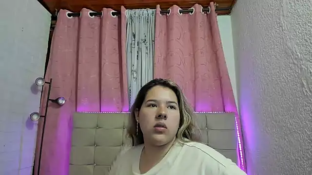 LinaBrowm online show from March 20, 2025, 7:57 pm