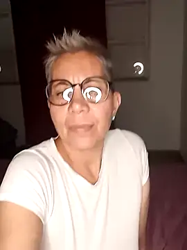 Snapshot of luz_bella chatting on December 11, 2024, 2:30 am luz bella online show from December 11, 2024, 2:30 am